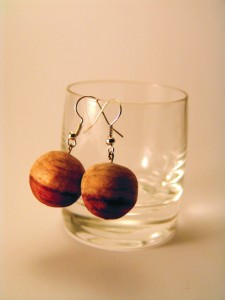 E10 EARRINGS Wood - Round balls     